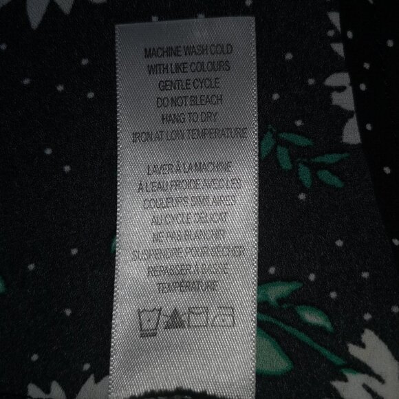 Ricki's Ladies 3/4 Tab Sleeve Black Flowered Pattern Blouse / Tunic - Picture 5 of 6